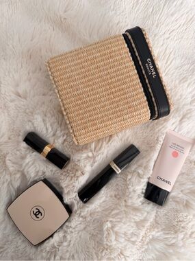 CHANEL les beiges